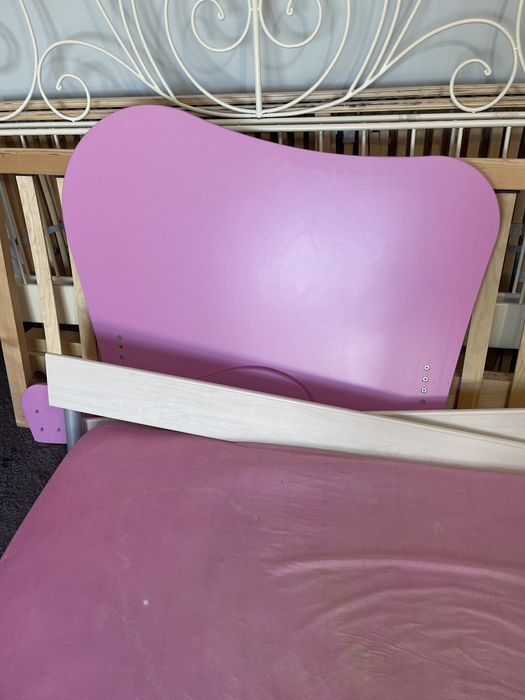 Dormitor birou noptiera dulap si pat copil fetita