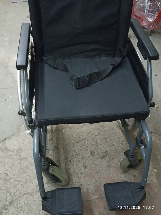Продам инвалидную коляску