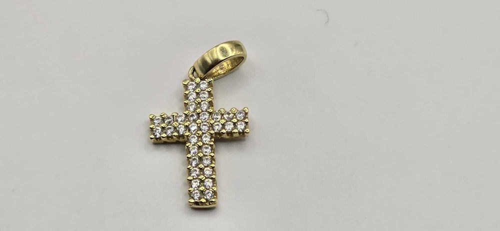 Pandantiv Cruce Aur 14k cu Zirconiu Pave - 0.94g - Stare Excelentă