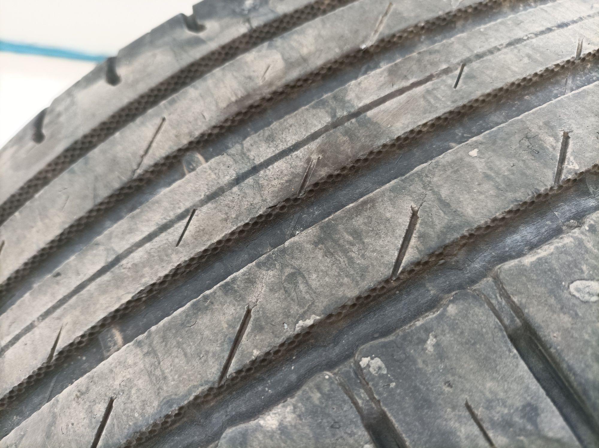 Продавам 2 летни гуми 205/60/16 Nokian wetproof -35 лв/бр.