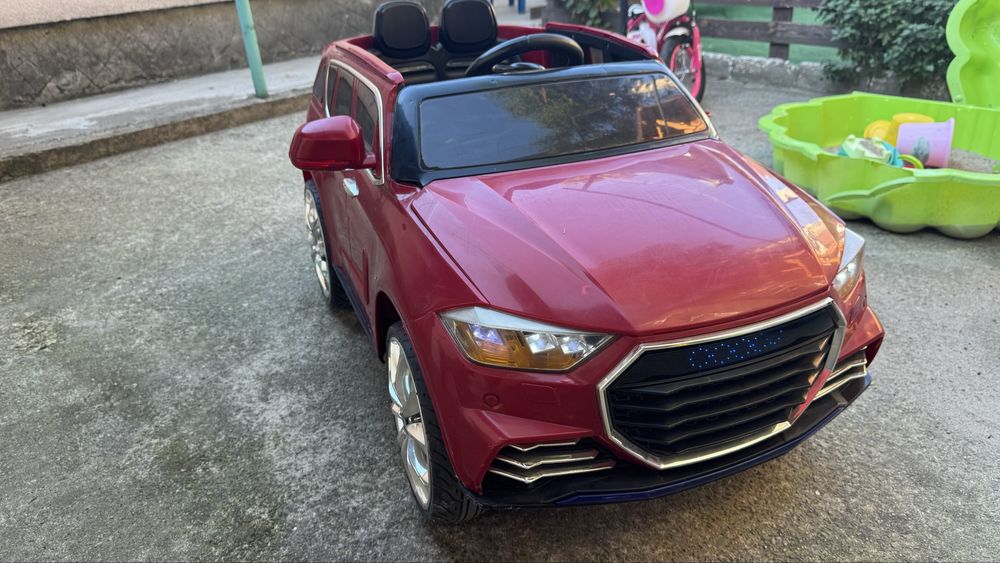 Детска акумулаторна джип Audi