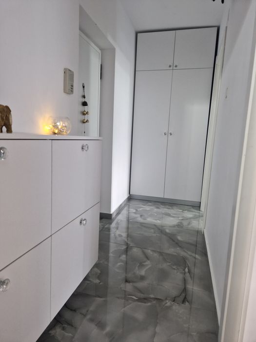 Închiriez garsoniera confort 1