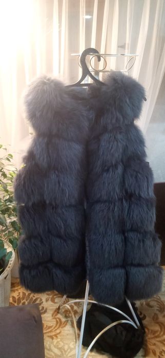 Продам меховой жилет .