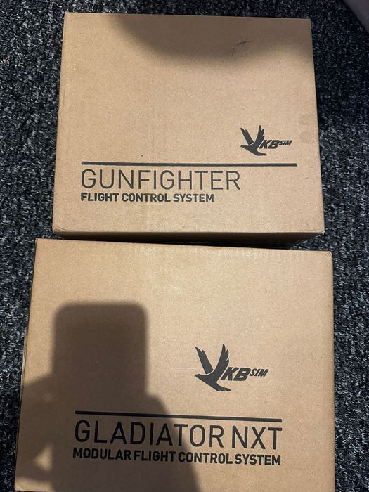 Vând joystick nou in cutie desigilată