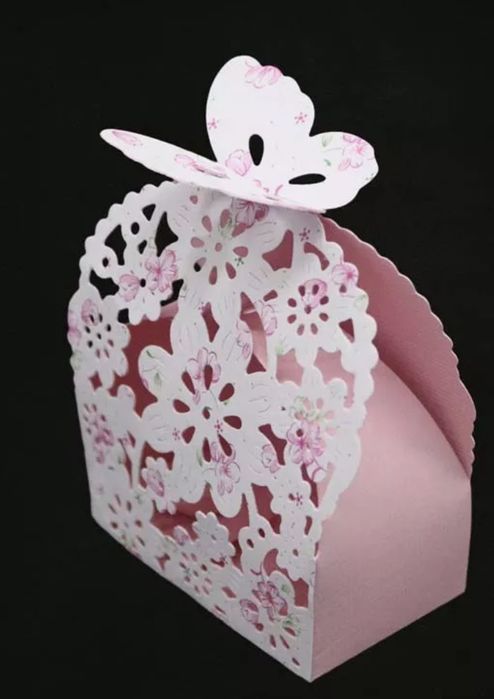 Кутийка за малки подаръчета с пеперуда