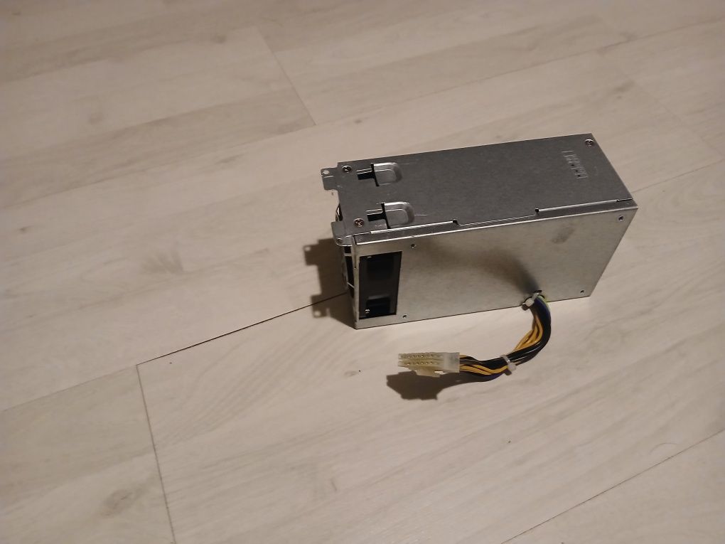 Vând  Sursa PC Fujitsu P720 S26113-E611-V50-01 DPS-250AB-62 AA 25