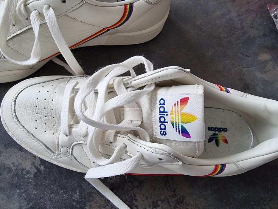 adidasi, Adidas alb murdar