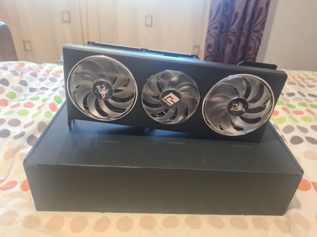 Placa Video RX 7900 GRE + Sag bracket