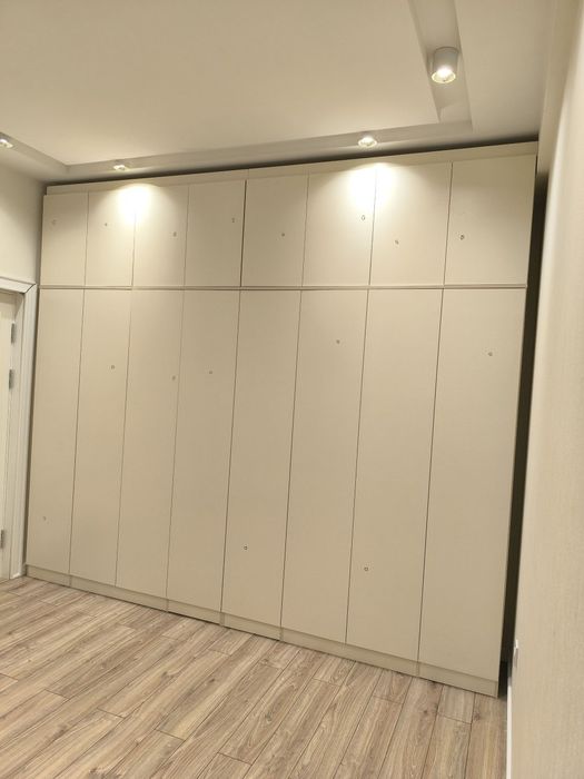 Osiyo mebel shkaf sotiladi dastafka ustanovka bepul birinchi quldan