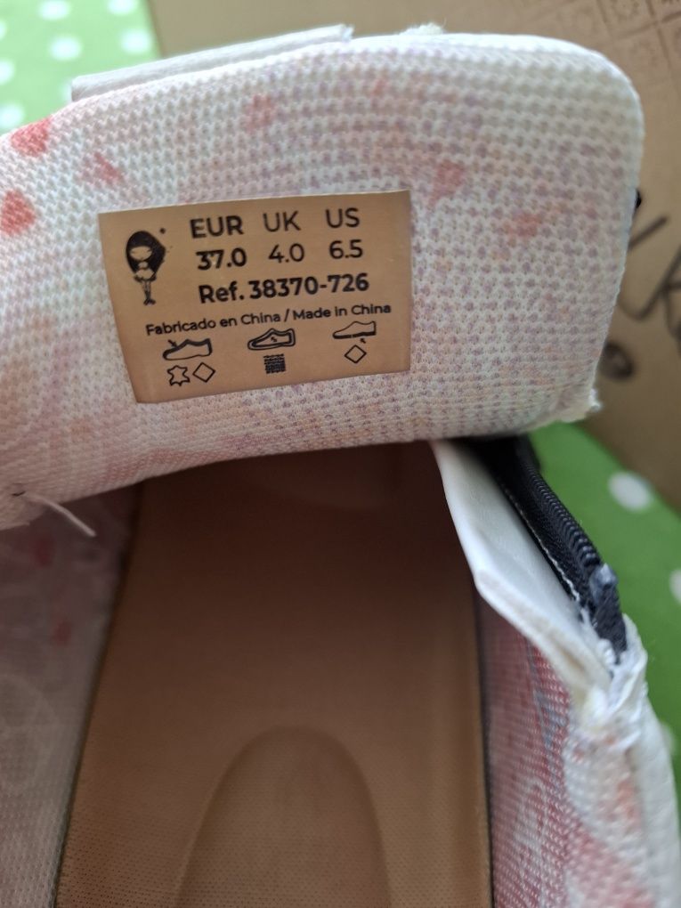 Sneakers  Anekke