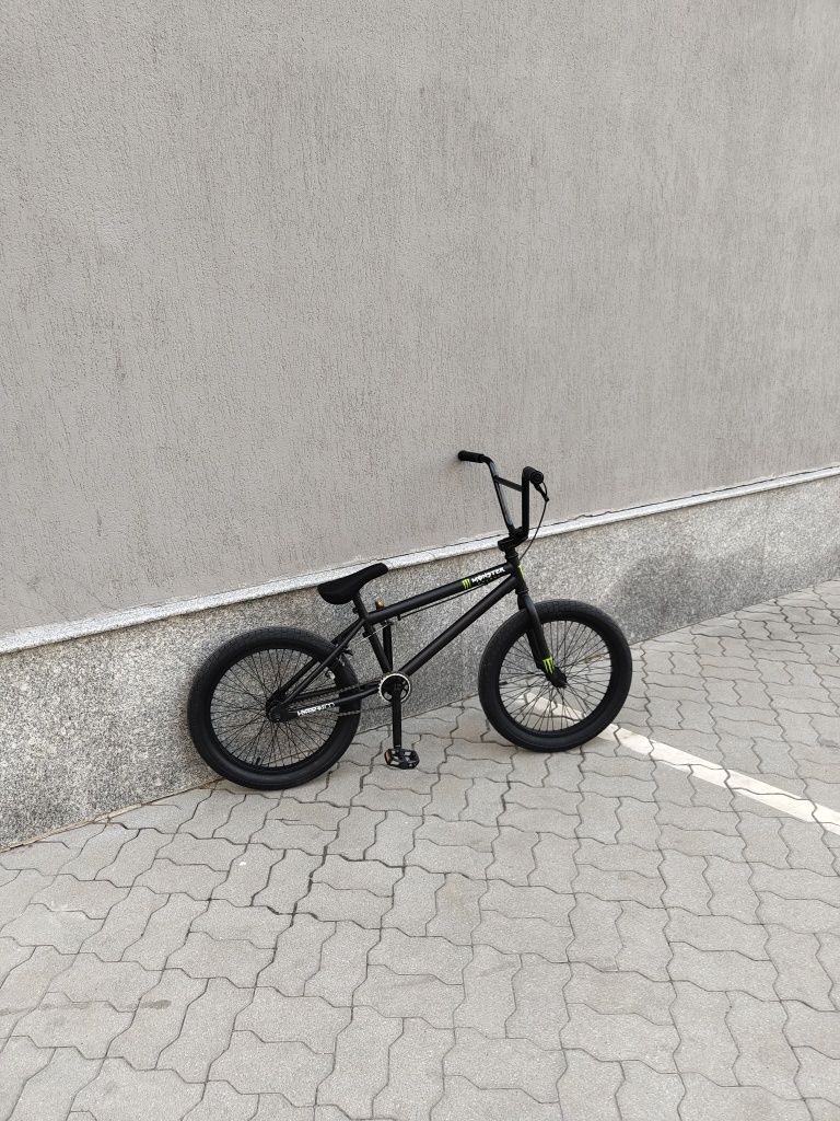 2 броя чисто нови Hyper Pro x Monster BMX 20".