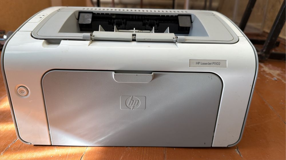 Продам принтер hp p 1102
