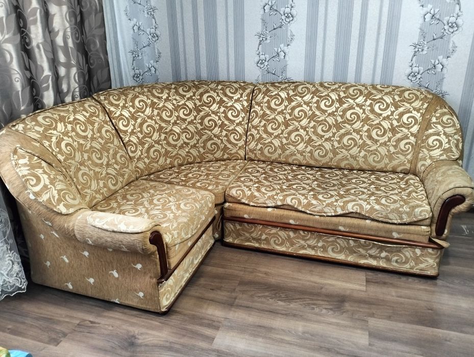 Продам диван угловой с креслом