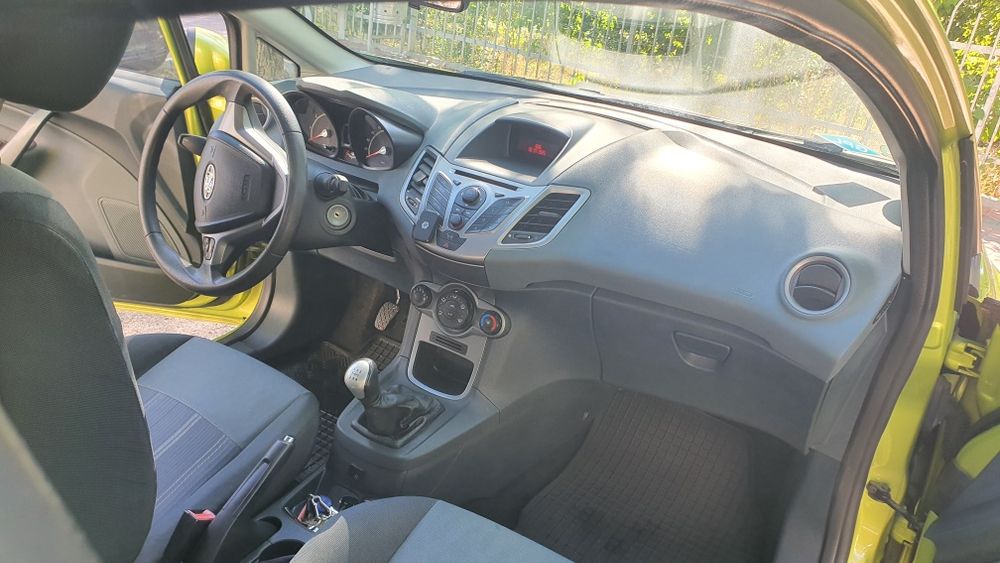 Ford Fiesta 160000 km, GPL, nefumător, AC, 8 anvelope iarna + vară