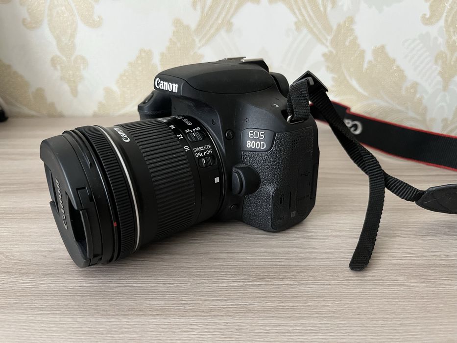 Продам Canon 800D с объективом 10-18 мм