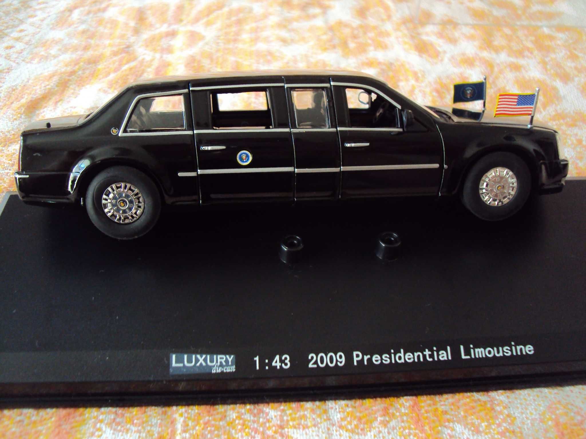 Колекционерска метална количка 1:43 - 2009 година. Лимузина LUXURY