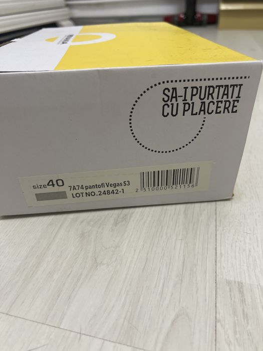 Pantofi cu bot metalic