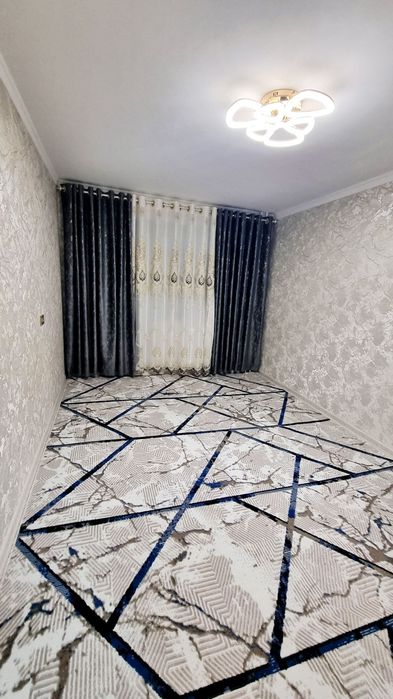 3 хонали 3-каватда жойлашган квартира тезда сотилади. 5 каватли дом. Е