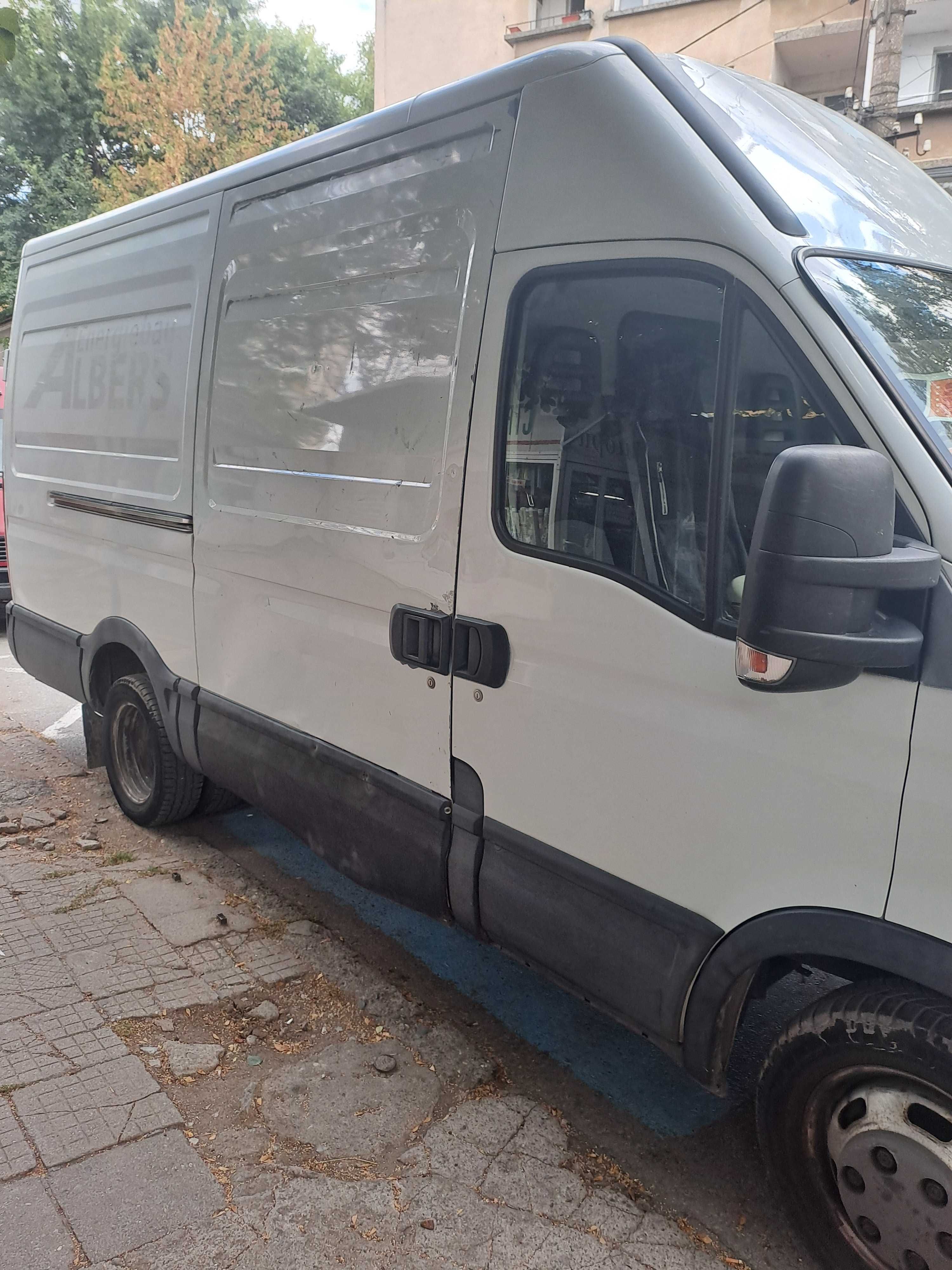 Бус Iveco 35c13 в перфектно състояние