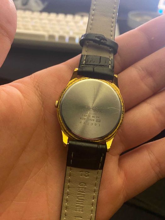 Seiko V701-1920 Ръчен часовник