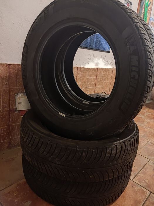 Vând cauciucuri de iarna Michelin pilot alpin