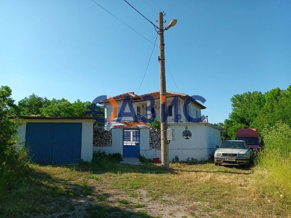 Голяма двуетажна къща в с. Зорница, обл. Бургас, 120 кв. м,