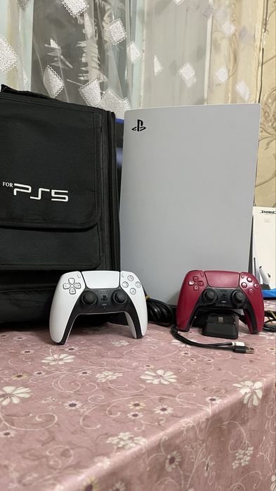 Sony PlayStation 5 + аксессуары Идеальное состояние