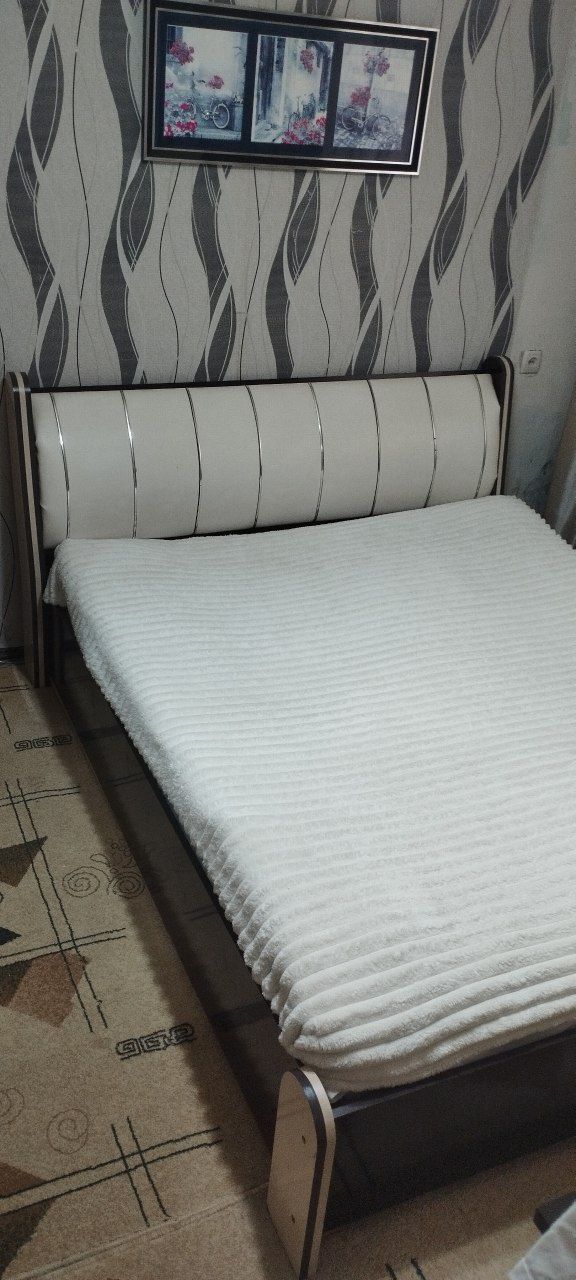 Продам спальный гарнитур