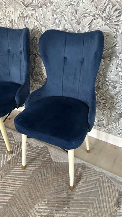 Стол со стульями