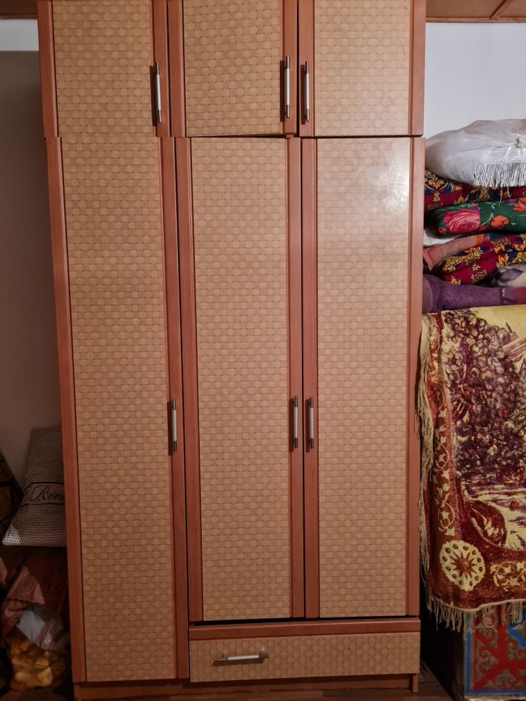 Шифоньерлер сатылады.35000