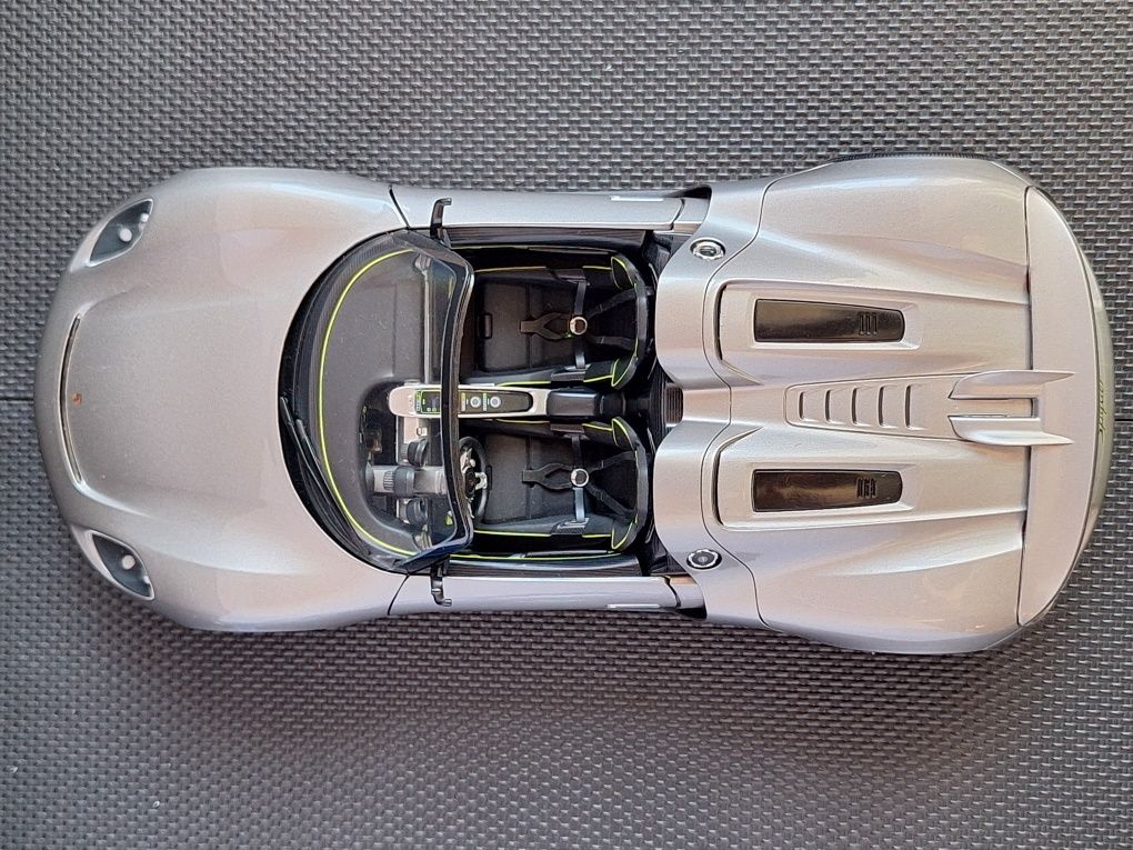 Porsche 918 spyder Minichamps 1/18