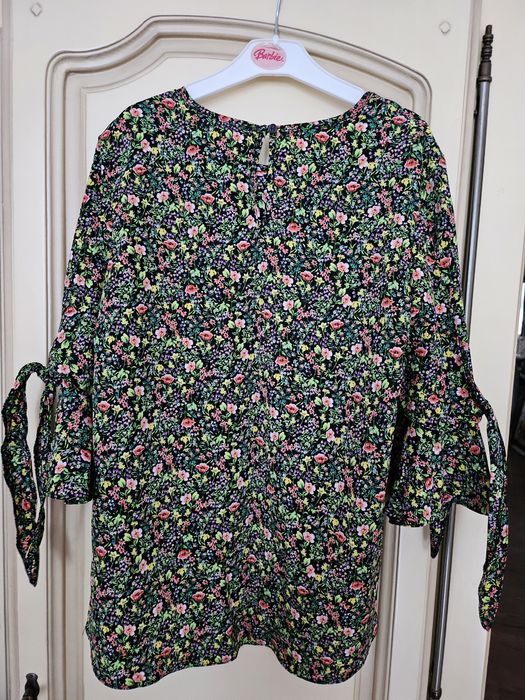 Bluza noua eleganta , marimea 38 , model deosebit