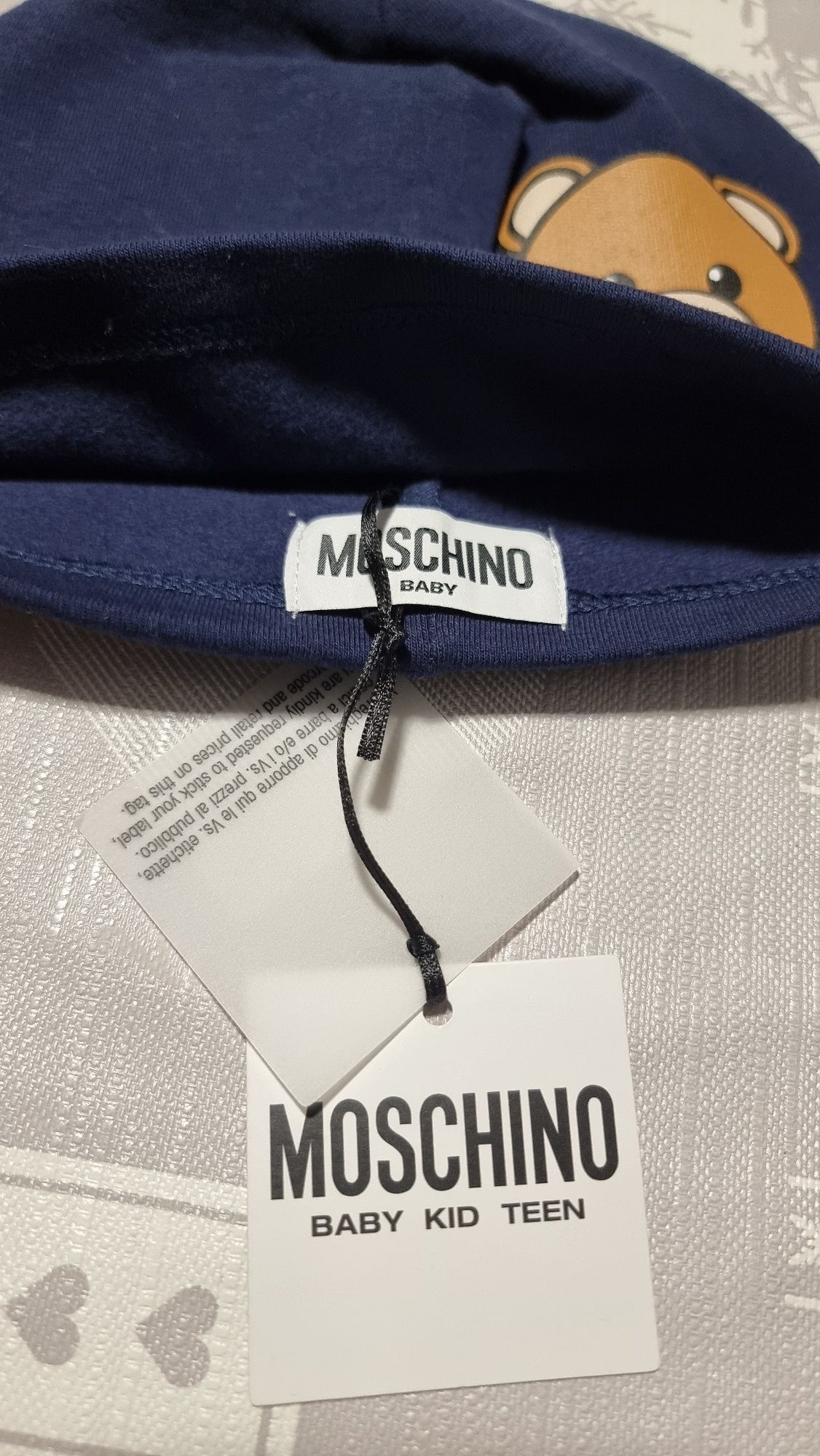 Бебешка шапка Moschino