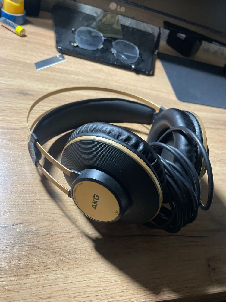 Студийные наушники AKG K92 Gold