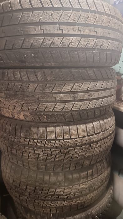 Продам зимние шины 215/55 r17