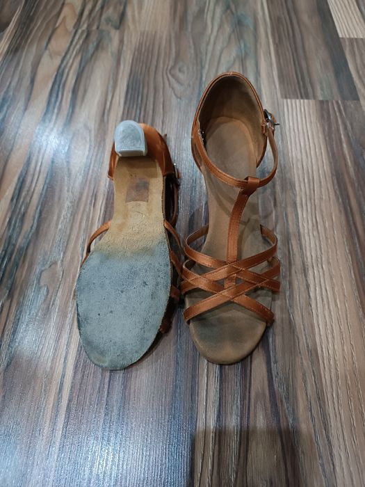 Обувки за спортни танци