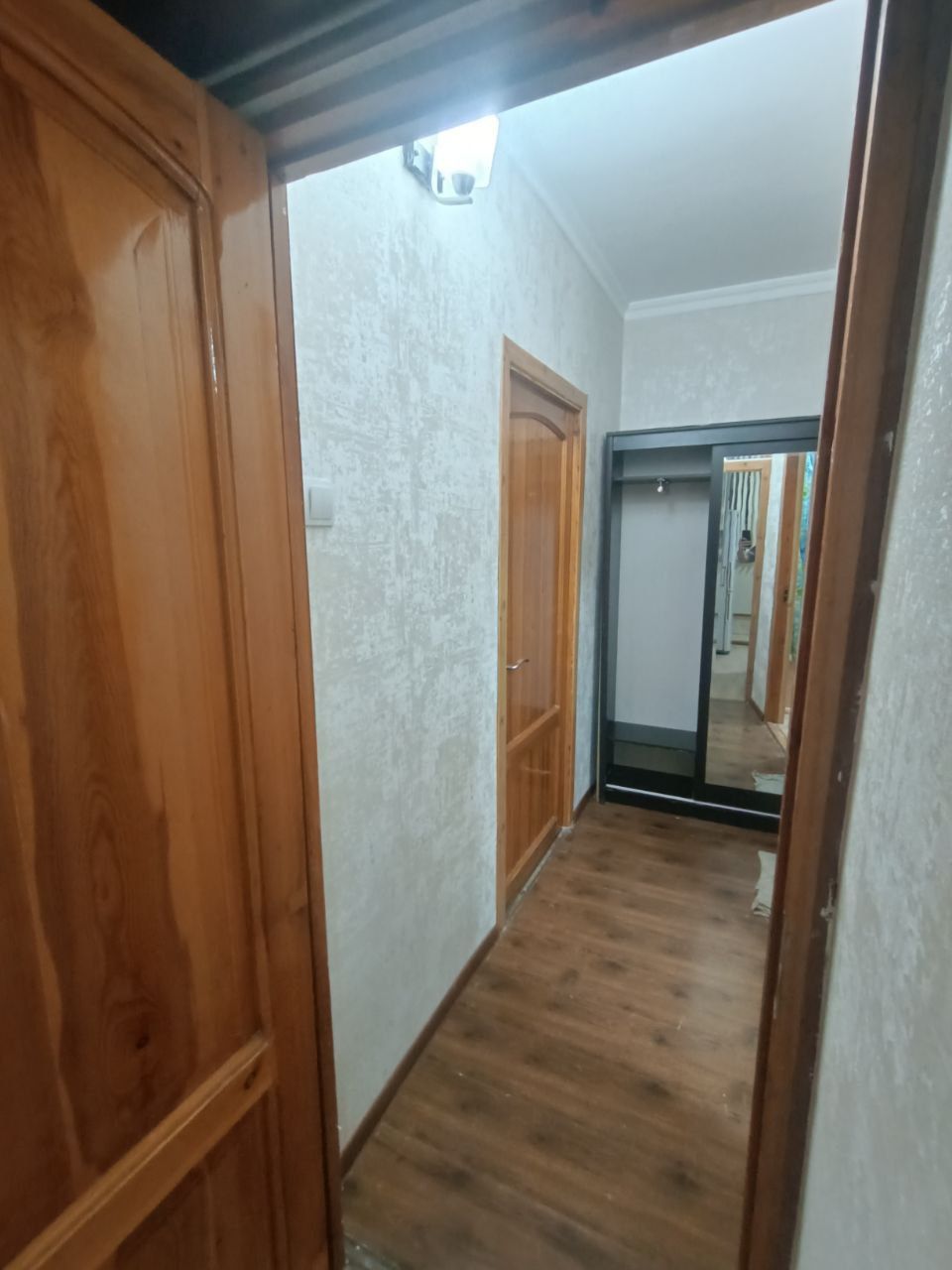 Продаю свою 1 комнатную квартиру Юнусабад 4 кв Сезам