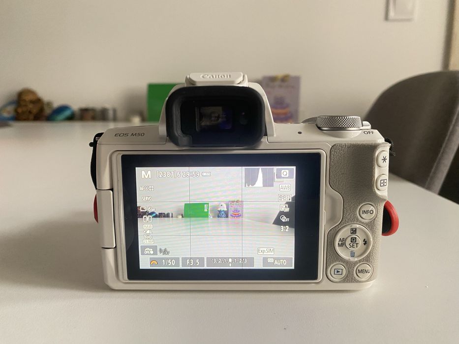 Canon EOS M50 с обектив 15-45мм +допълнителна батерия