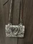 Дамска чанта  Guess