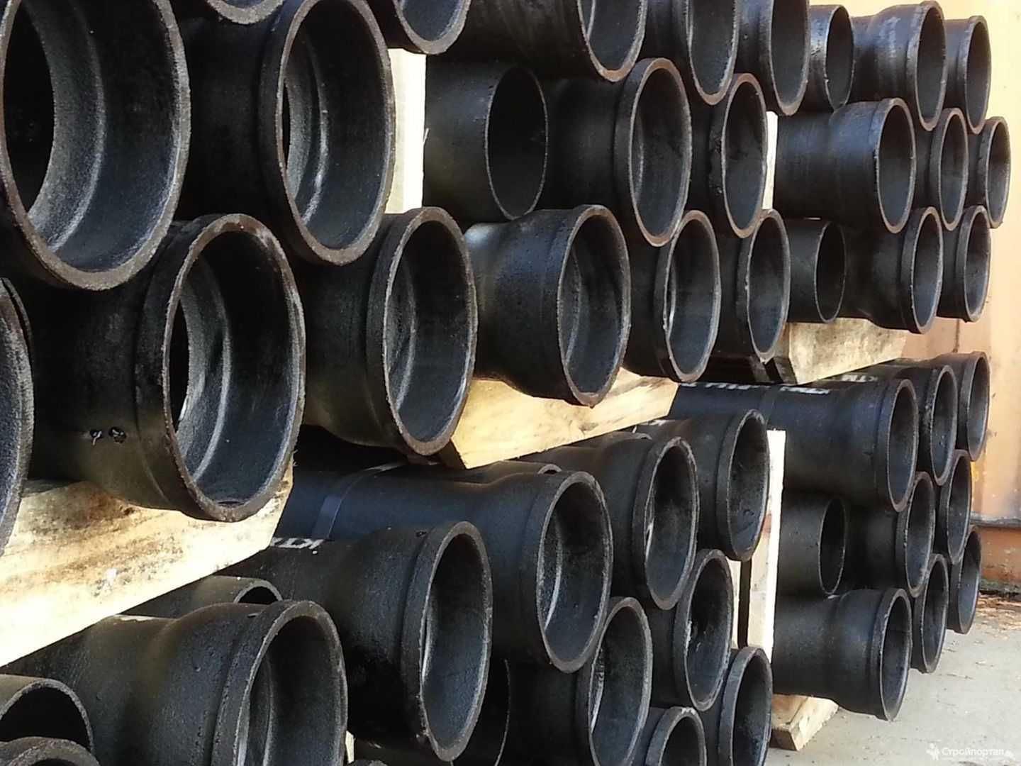 Трубы чугунные канализационные напорные соединение, отводы тройники