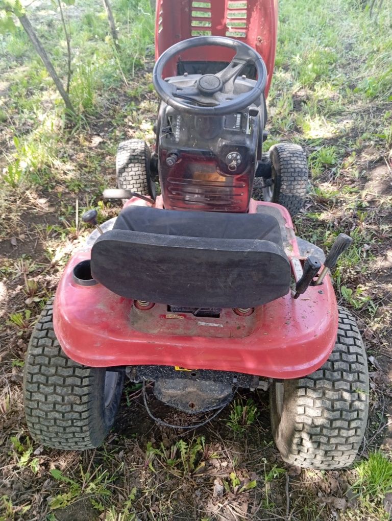 Tractoras de tuns iarba 13.cp