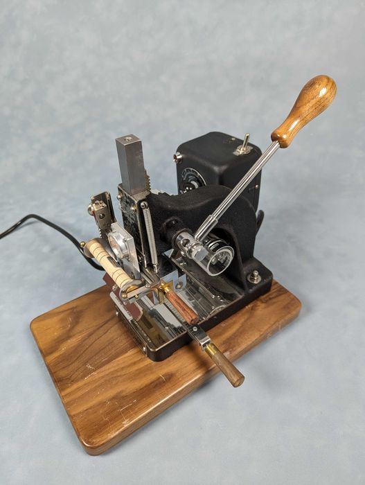 Presa pentru timbru sec/folio - pielarie, marochinarie, legatorie