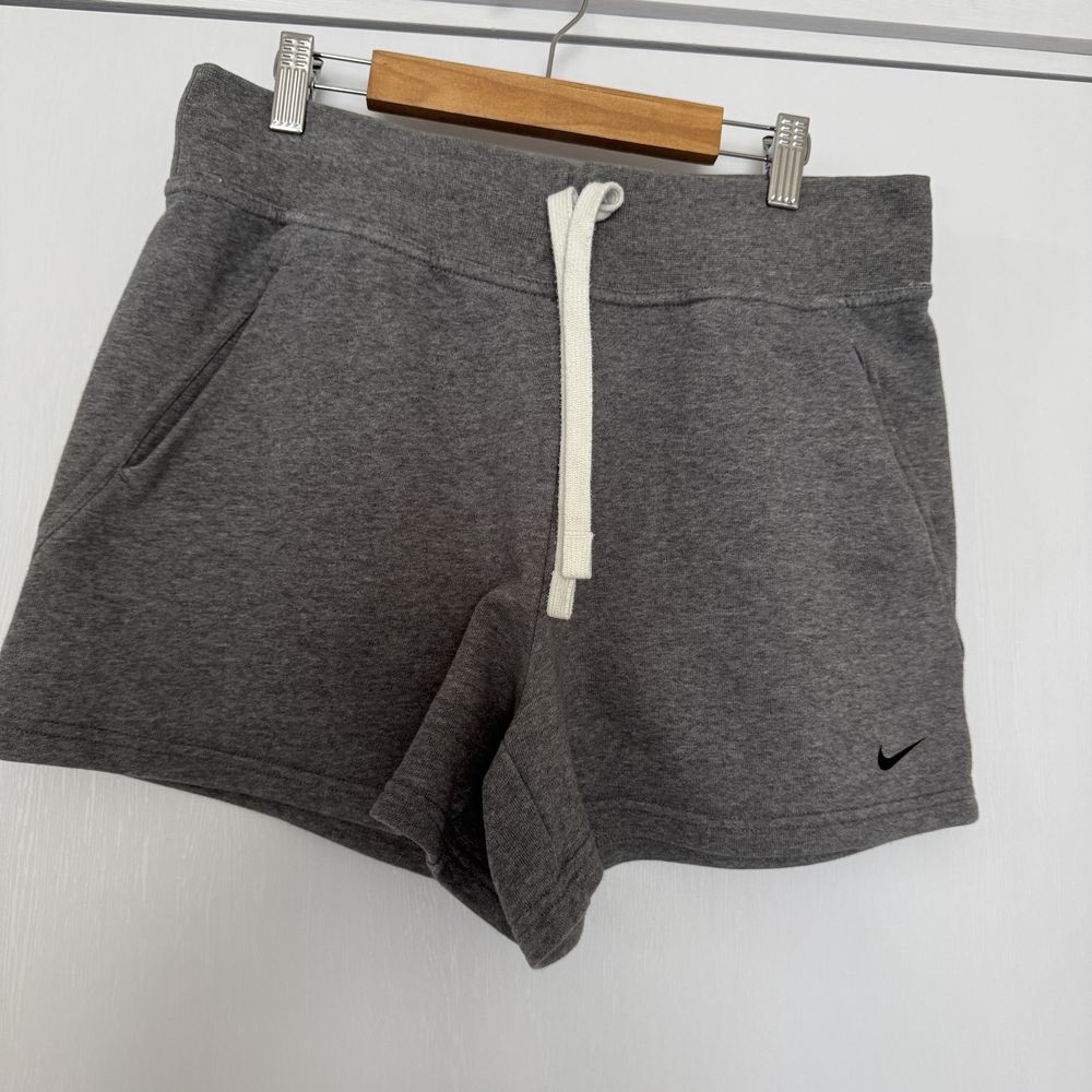 Дамски къси гащи Nike и Bershka – размер S