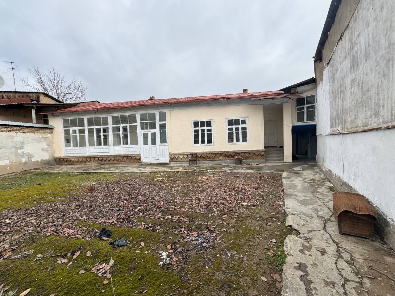 Dombrobod massivi - 3'6 sotx uchastka sotilafi 22 metr fasad