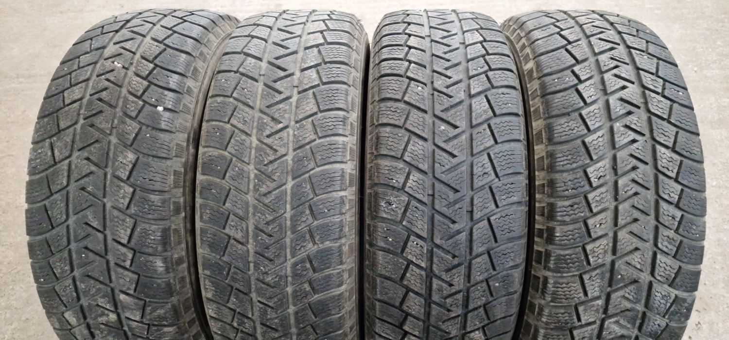 215 65 16 Duster Michelin 4 anvelope iarna vara ca noi