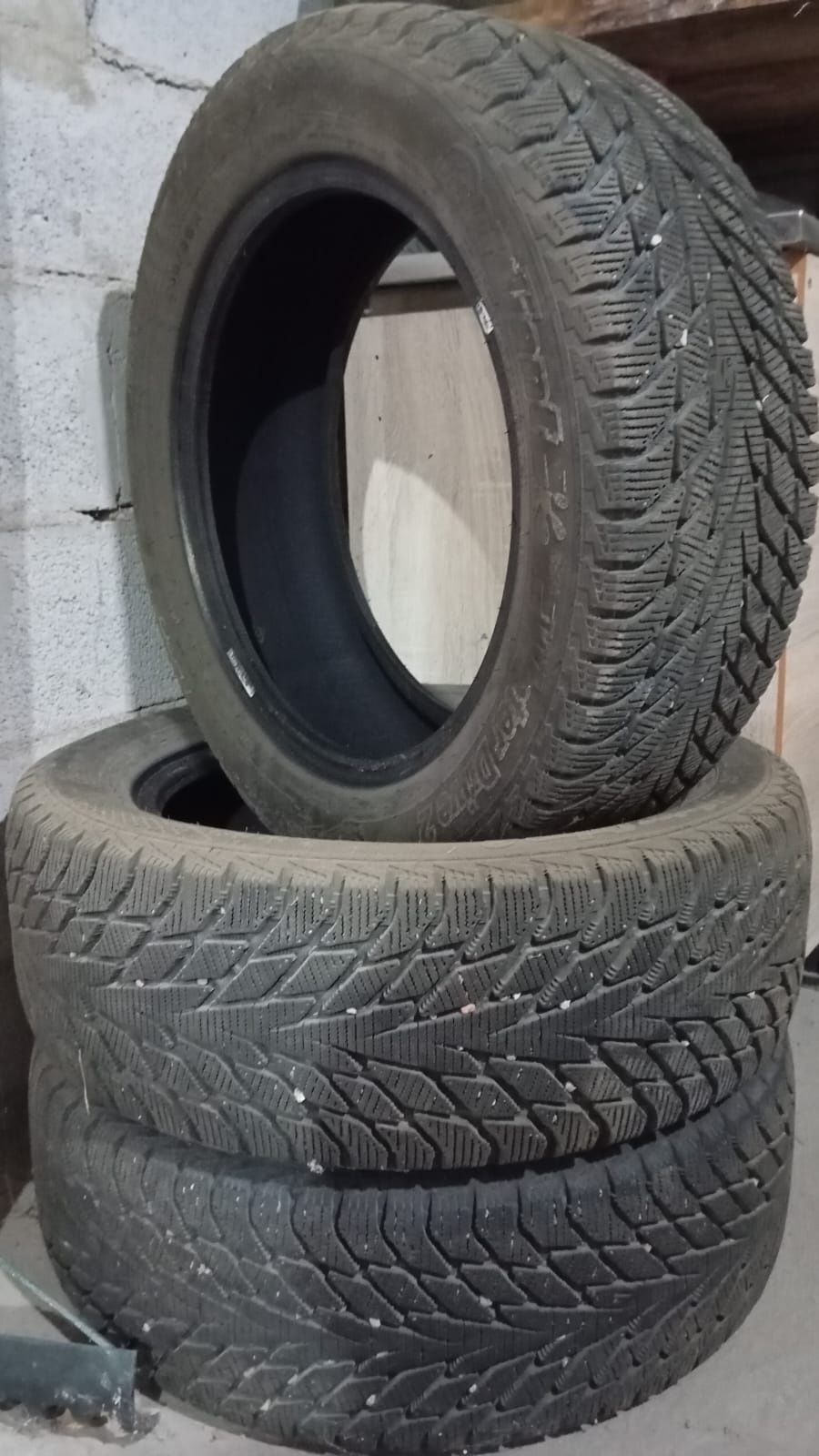 Срочно продам зимнюю резину