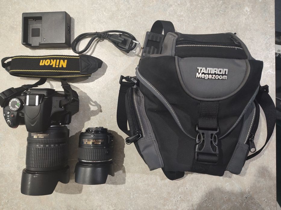 Vând/schimb Nikon D3200, 4.537 cadre, 18-135mm, pachet complet, ca nou