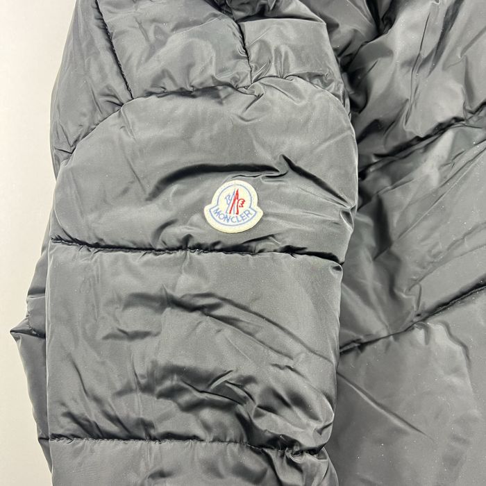Moncler мъжко яке – черно матирано с бродерия