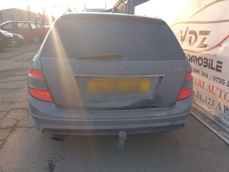 Dezmembrez Mercedes C-Class W204 break 2.2 CDi 2008 cod motor 646811