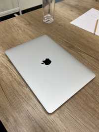 Macbook Pro sotiladi